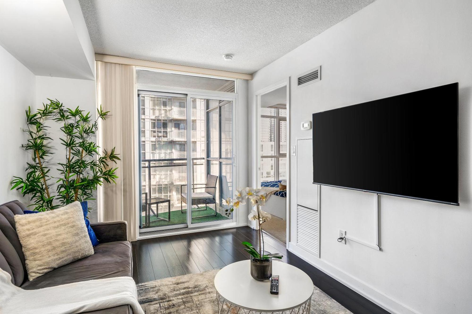 Exquisite Condos By Cn Tower With Parking Toronto Extérieur photo